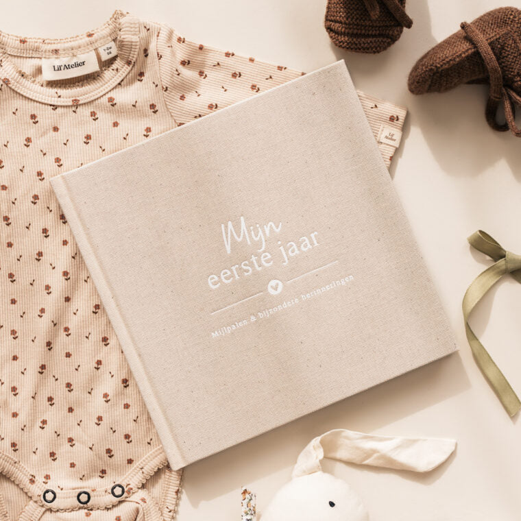 Baby invulboekje - Mijn eerste jaar – Linnen Beige - Fyllbooks