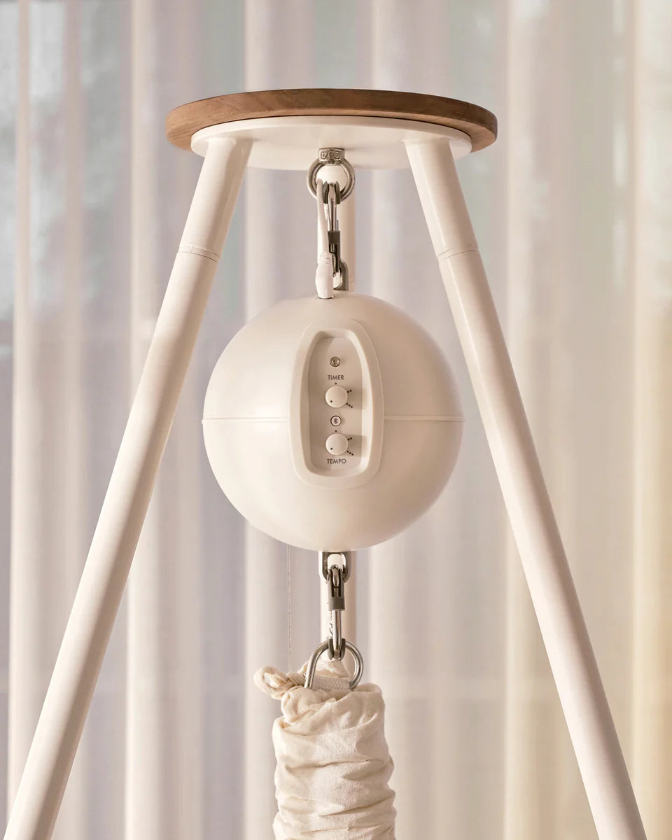 Moonboon - Classic Bundle - Bundel met Ovale Wieg met Wiegmotor Connect en Statief - GOTS - close up motor