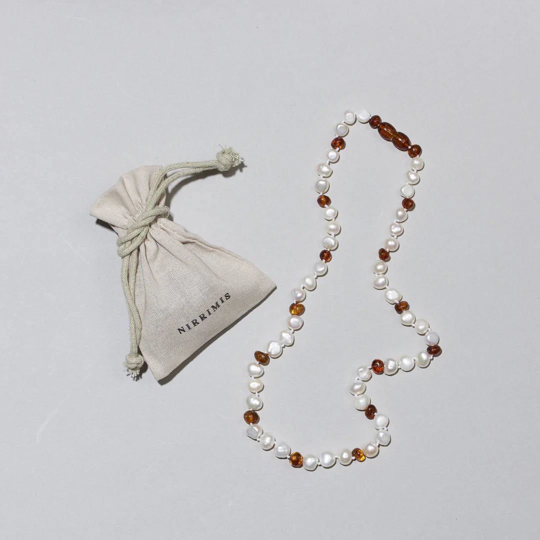 Barnsteen en parelketting - Pearly Caramel - 32 cm - Kids 0-3 jaar - Nirrimis