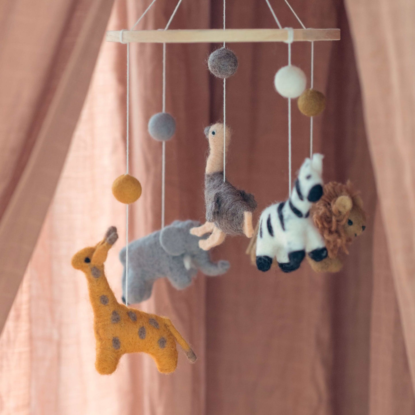 Baby Bello - Boxmobiel Wildlife - 100% biologisch vilt - lifestyle