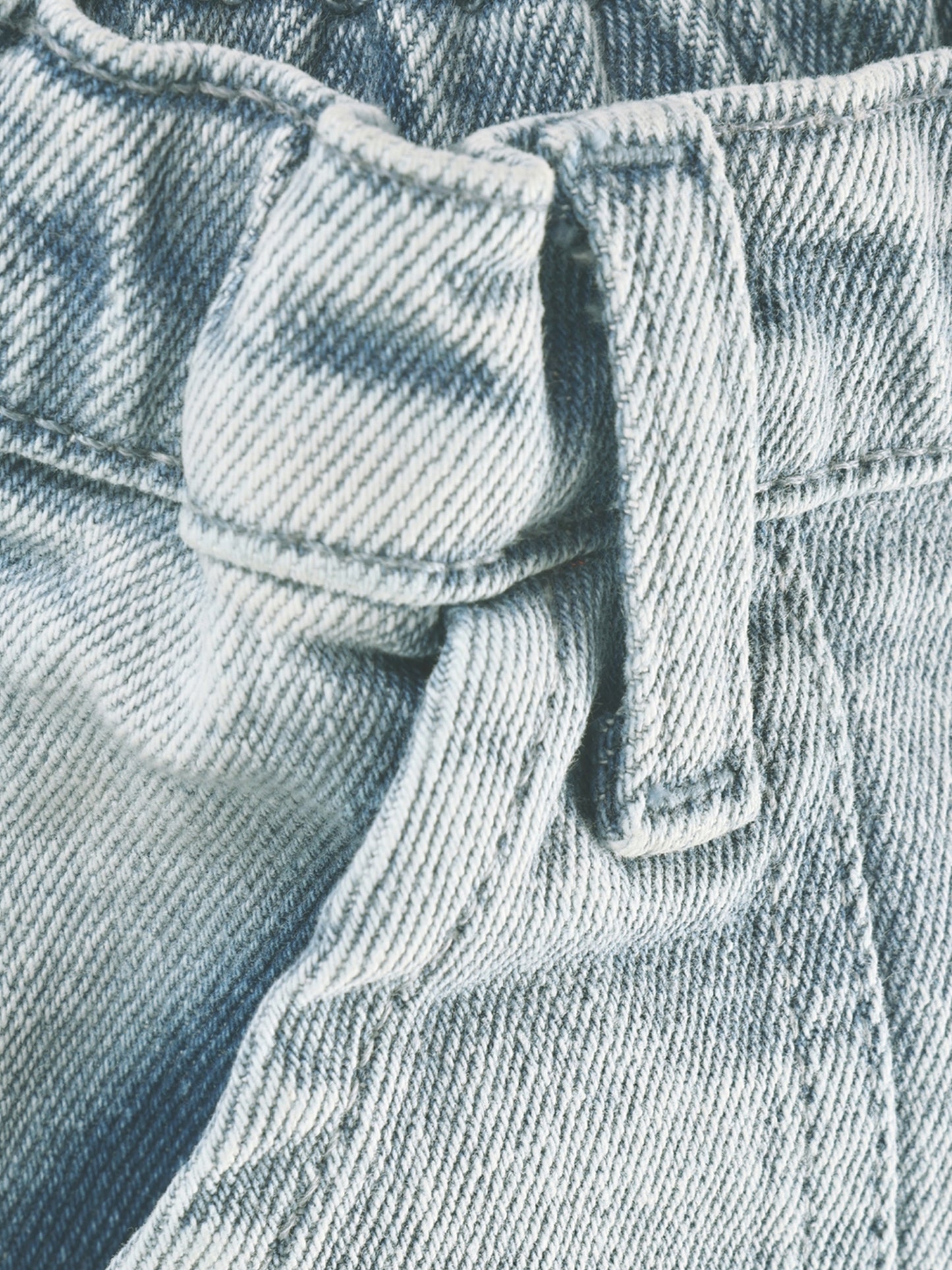 Baby spijkerbroekje - Katoenmix - Baby jeans - Light Blue Denim - EN FANT close up