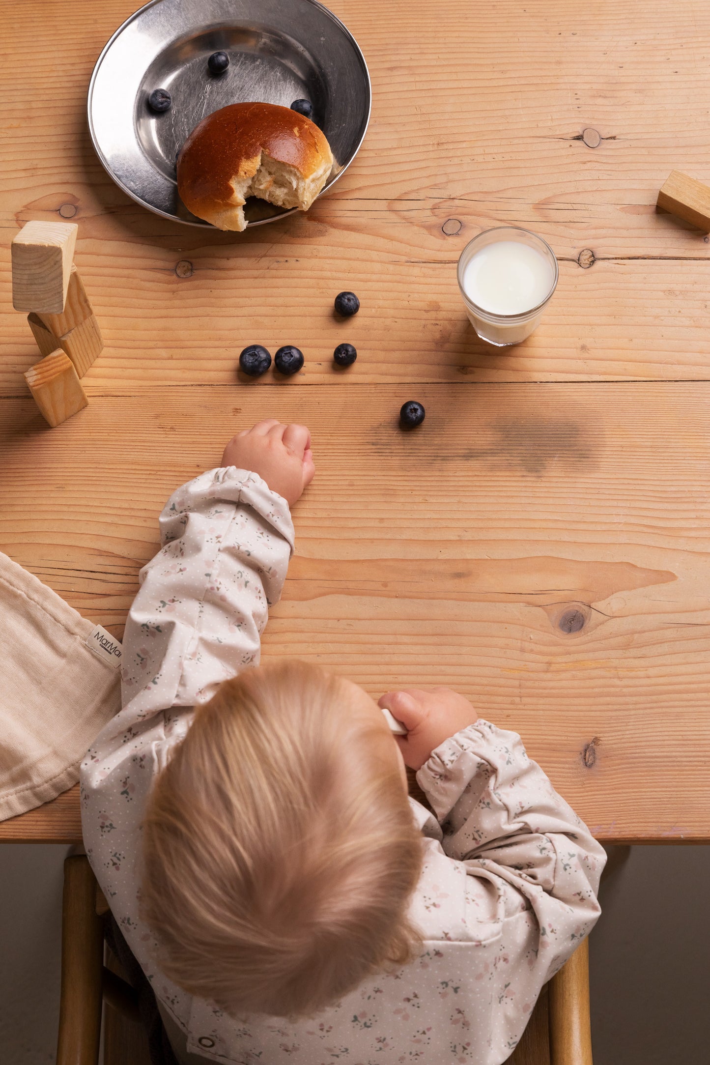 MarMar Copenhagen - Apron Longsleeve Little Acorns - Slabbetje met lange mouwen