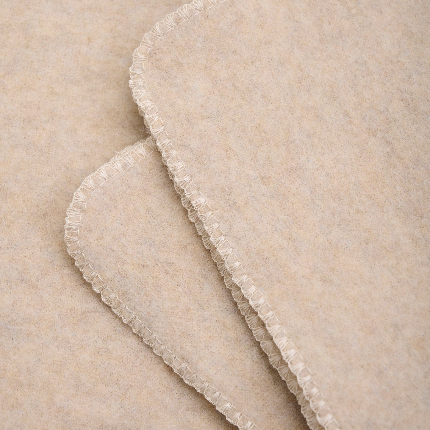 Deken - Merino wol fleece - 85x85 cm - Camel melange - Huttelihut close