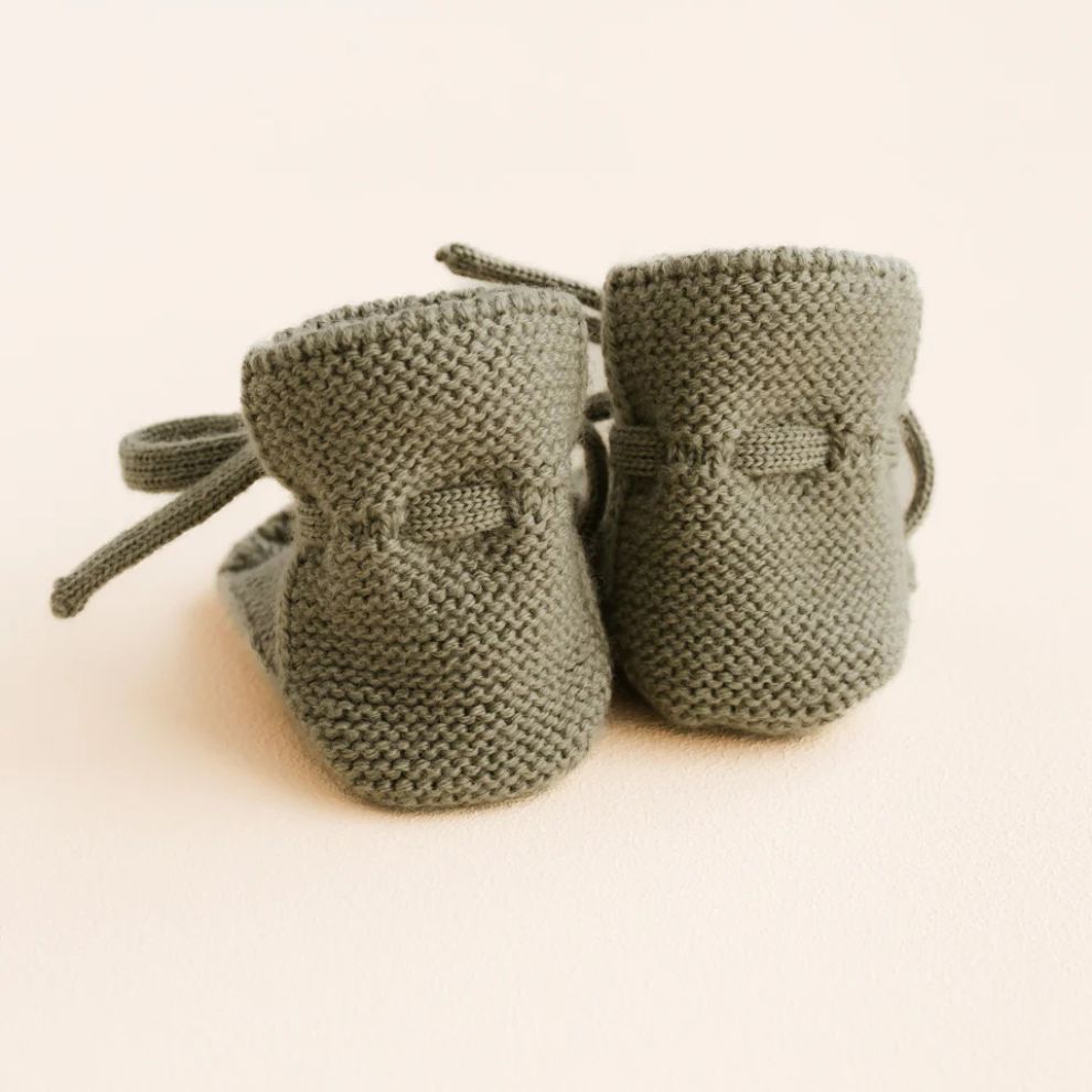 Slofjes/Booties - Merino wol - Artichoke - HVID achterkant
