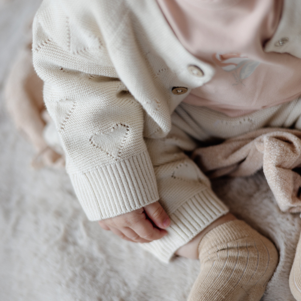 Gebreid vestje Leandra - Biologisch katoen - Light sand/beige - Levv close up