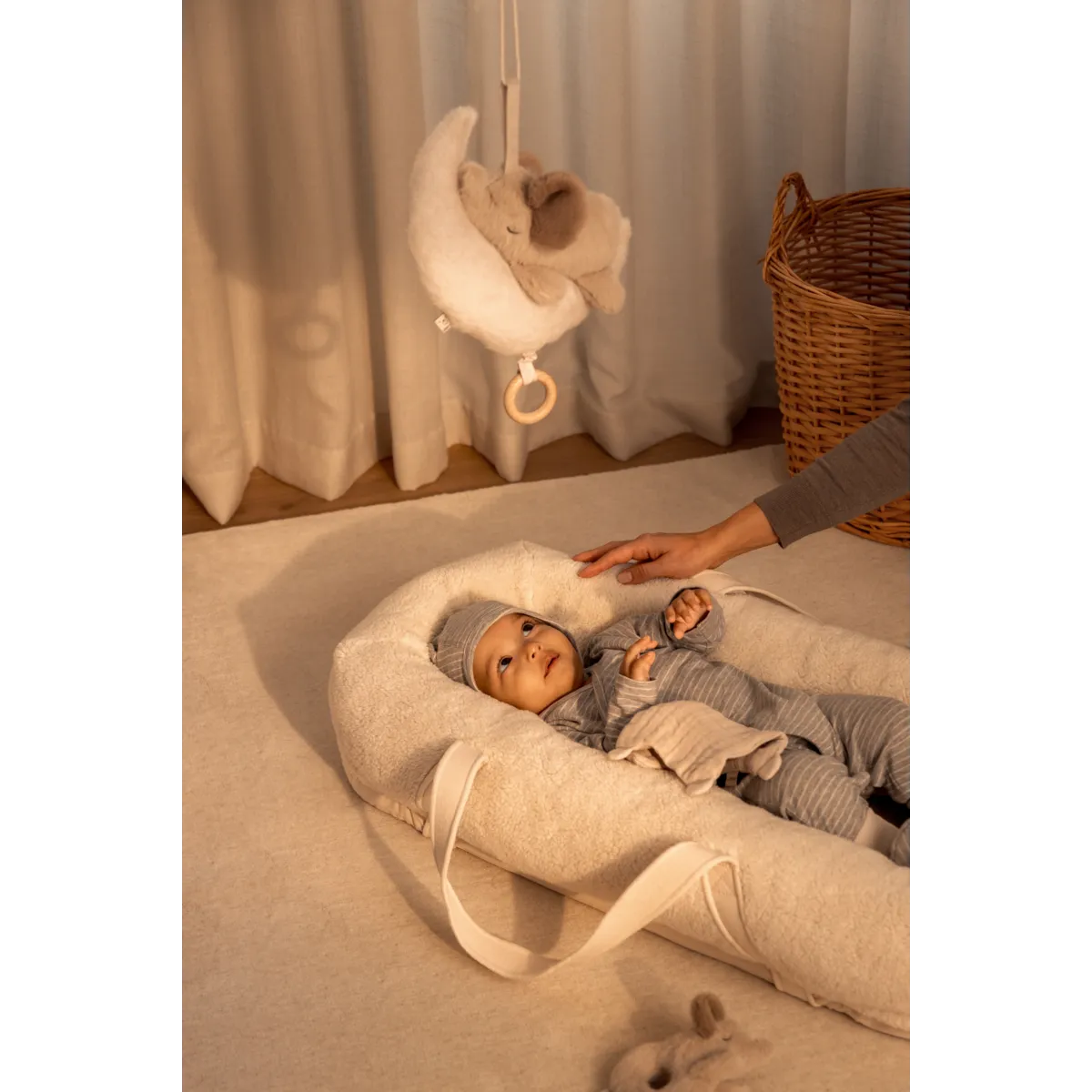 Babynest Teddy - Babylift en nest - Gro Pile - Katoenmix - Liewood baby golden hour
