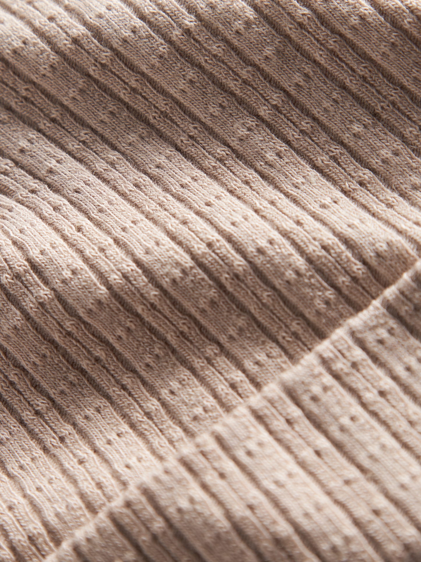 Mutsje Aiko - Biologisch katoen/modal - Soft beige - Marmar Copenhagen printMutsje Aiko - Biologisch katoen/modal - Soft beige - Marmar Copenhagen achterkant