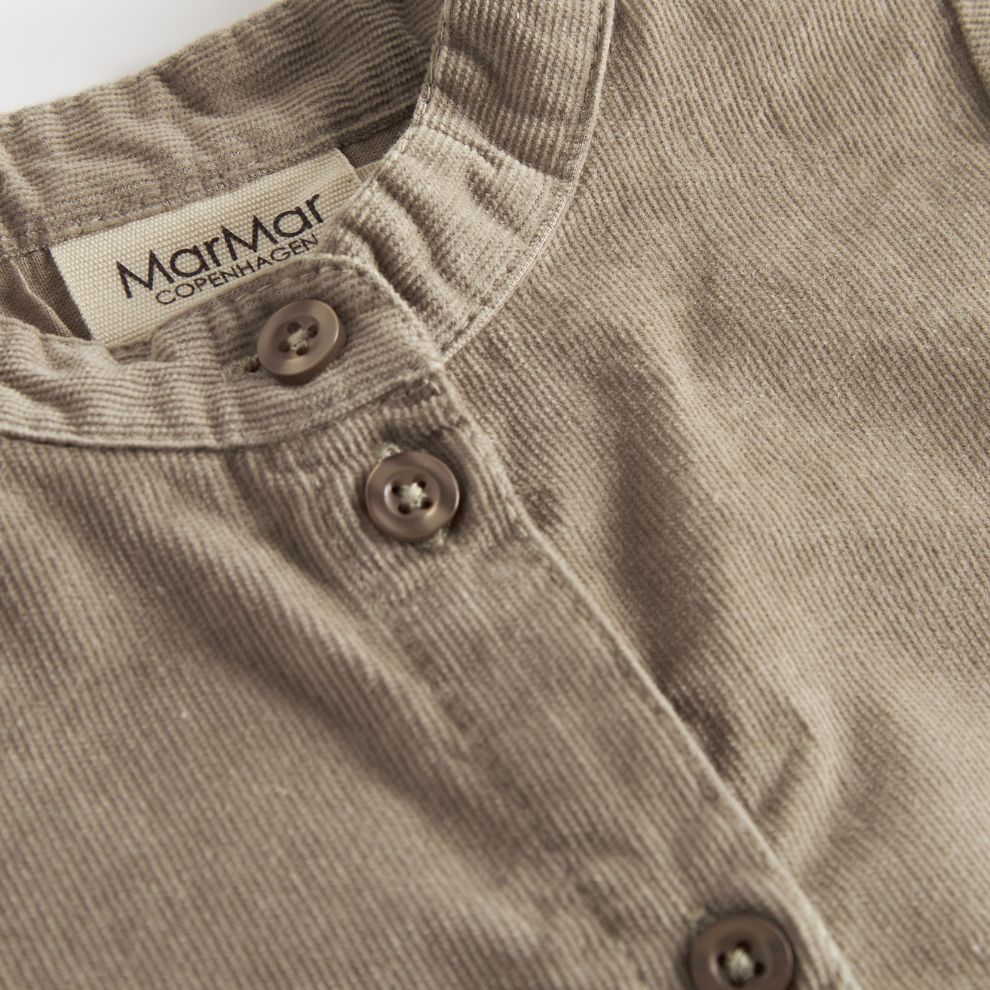 Overhemd top Tomi B - Biologisch katoen - Mud/bruin - Marmar Copenhagen bovenkant