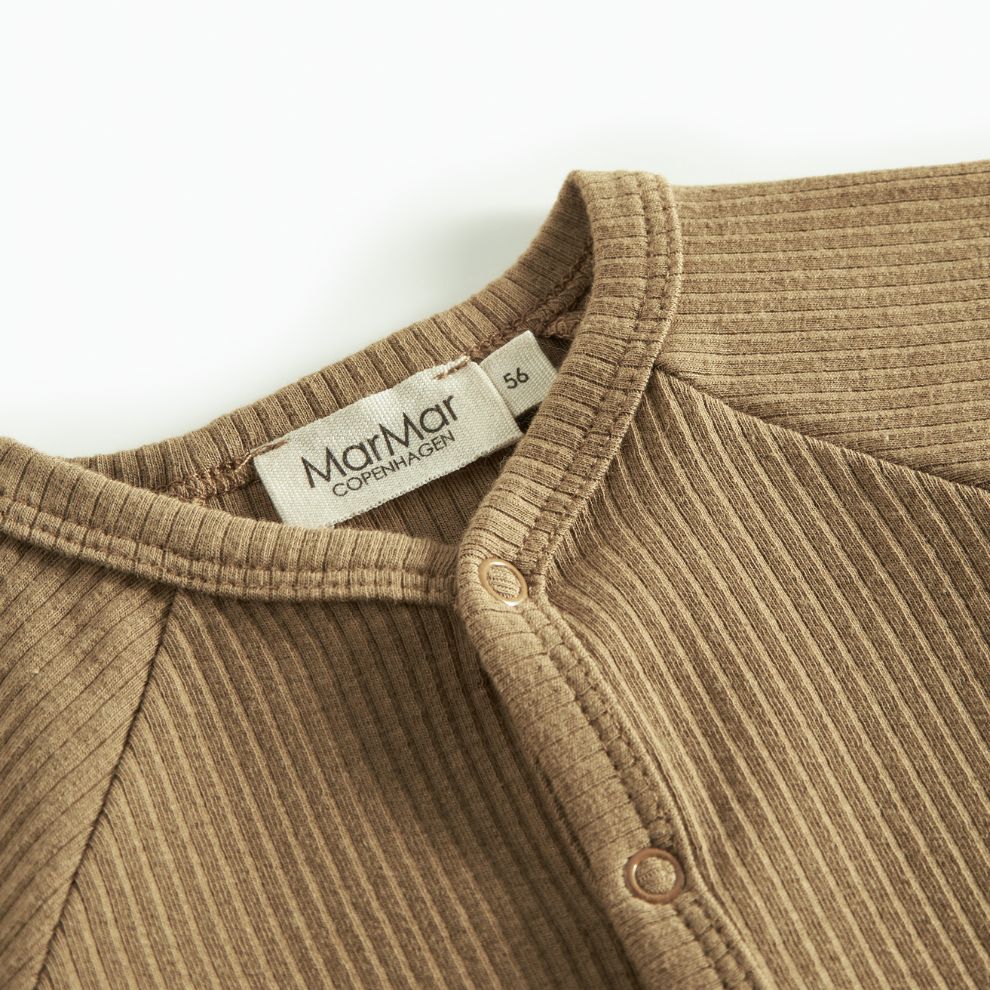 Vestje Tane - Biologisch katoen/modal - Dark bronze - Marmarm Copenhagen close up