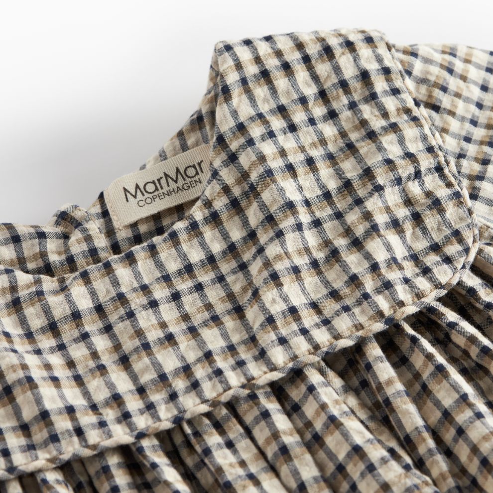 Jurkje Dulle - Biologisch katoen - Pilot Navy Check - Marmar Copenhagen close up