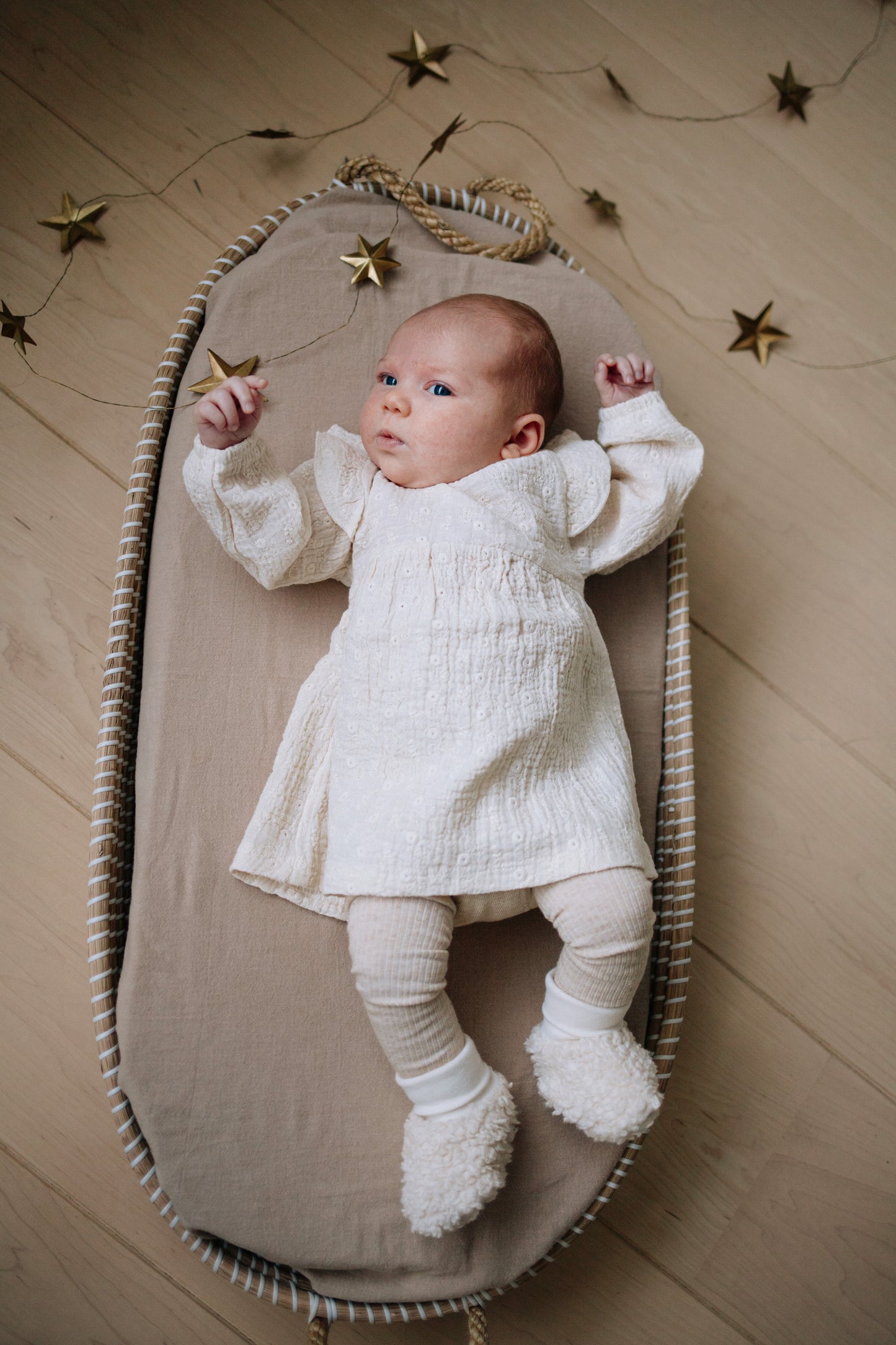 Jurkje Anemone - Wit geborduurd/embroidery - Biologisch katoen - Riffle Amsterdam baby