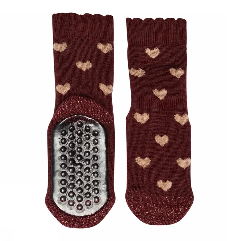 Rosalia Anti-Slip Socks – Wine Red – Chaussettes antidérapantes enfant en laine avec cœurs – Laine mérinos – MP Denmark