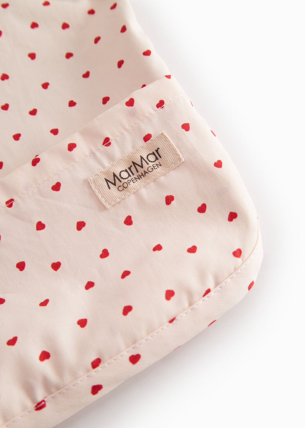 Slabbetje met lange mouwen - Apron LS - Katoen - Happy Hearts/Hartjes - MarMar Copenhagen - productfoto - afbeelding 4