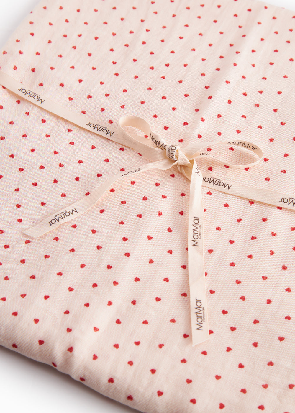 Swaddle - Muslin Cloth - 110x110 cm - Organic Cotton Muslin - Bonded Muslin Print - Happy Hearts - MarMar Copenhagen