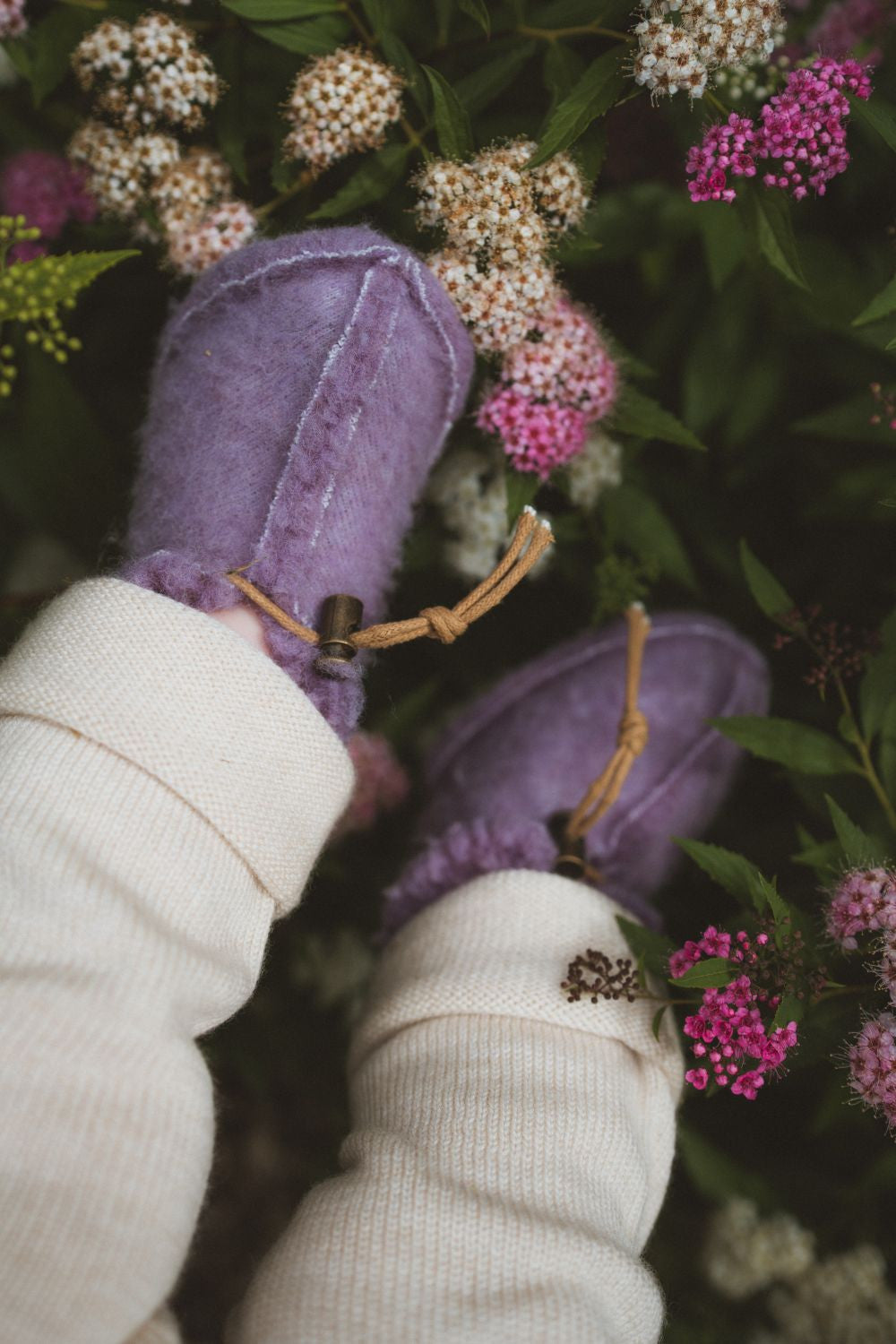 Emo Babyslofjes Lilly – Chaussons pour bébé en laine – Violet – 100 % laine – Alwero