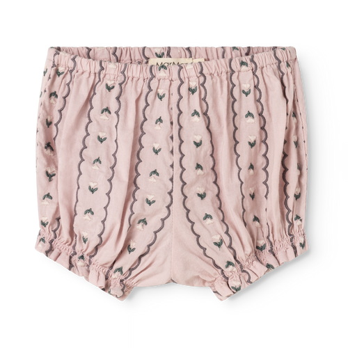 Bloomers Pava Dusty Purple Bloom – 100% katoen – MarMar Copenhagen: Vorderansicht der rosa Babyhose mit Stickereien.