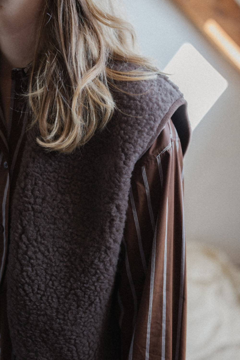 Camino Gilet – Choco Martini Light – Kort wollen damesgilet van 100% wol – Alwero
