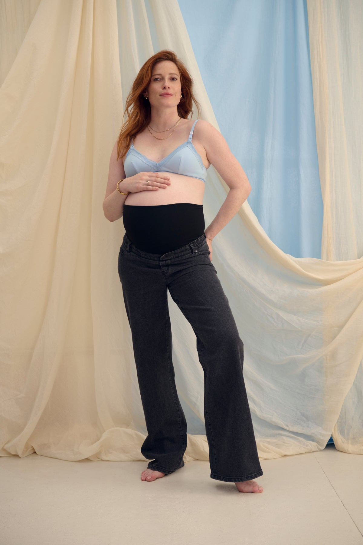 The Wide Jeans Black – Schwarze weite Umstandsjeans – Verstellbares Bauchband – Atelier Melon