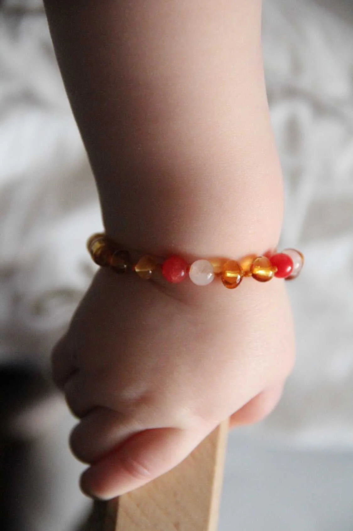 Barnsteen en edelstenen armband - Sofie - 14 cm - Nirrimis - productfoto - afbeelding 4