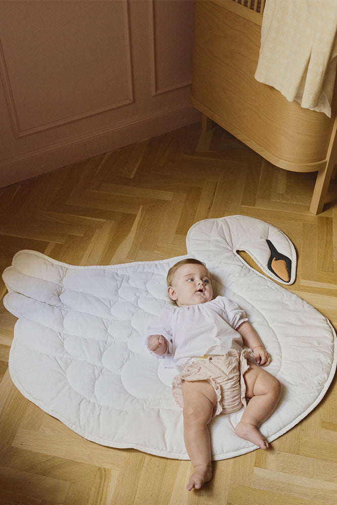 Playmat Swan – Gewatteerd speelkleed met knisperdetails – Lorena Canals