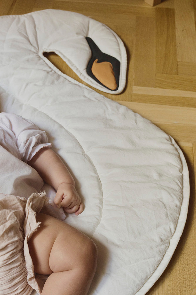 Playmat Swan – Gewatteerd speelkleed met knisperdetails – Lorena Canals