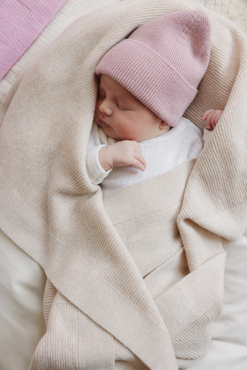 Gebreid mutsje - Fonzie newborn - Merino wol - HVID - productfoto - afbeelding 3