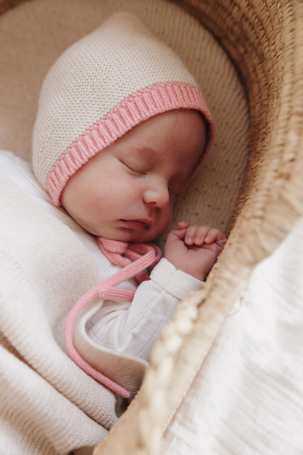 Bonnet Dolly - Baby Strikmutsje - Merinowol - HVID - productfoto - afbeelding 8