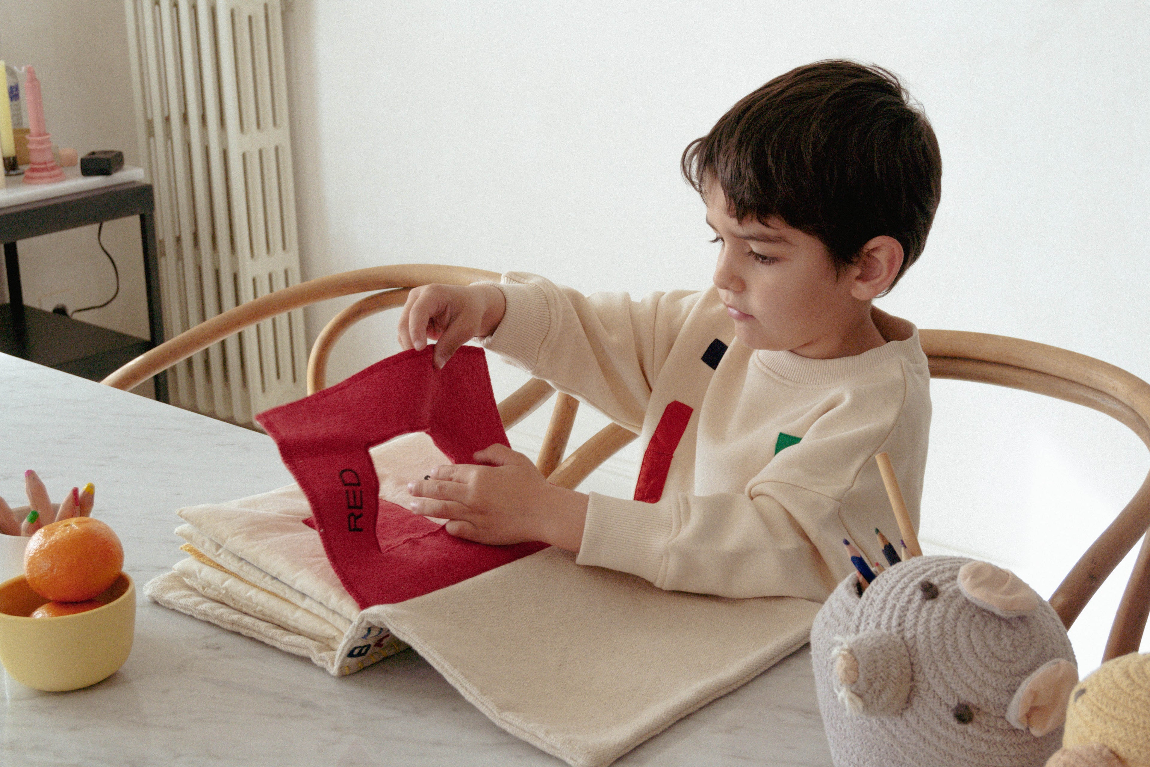 Sensory Book Bauhaus - Sensorisch activiteitenboek - 22 × 28 cm - Lorena Canals - verpakking - afbeelding 4