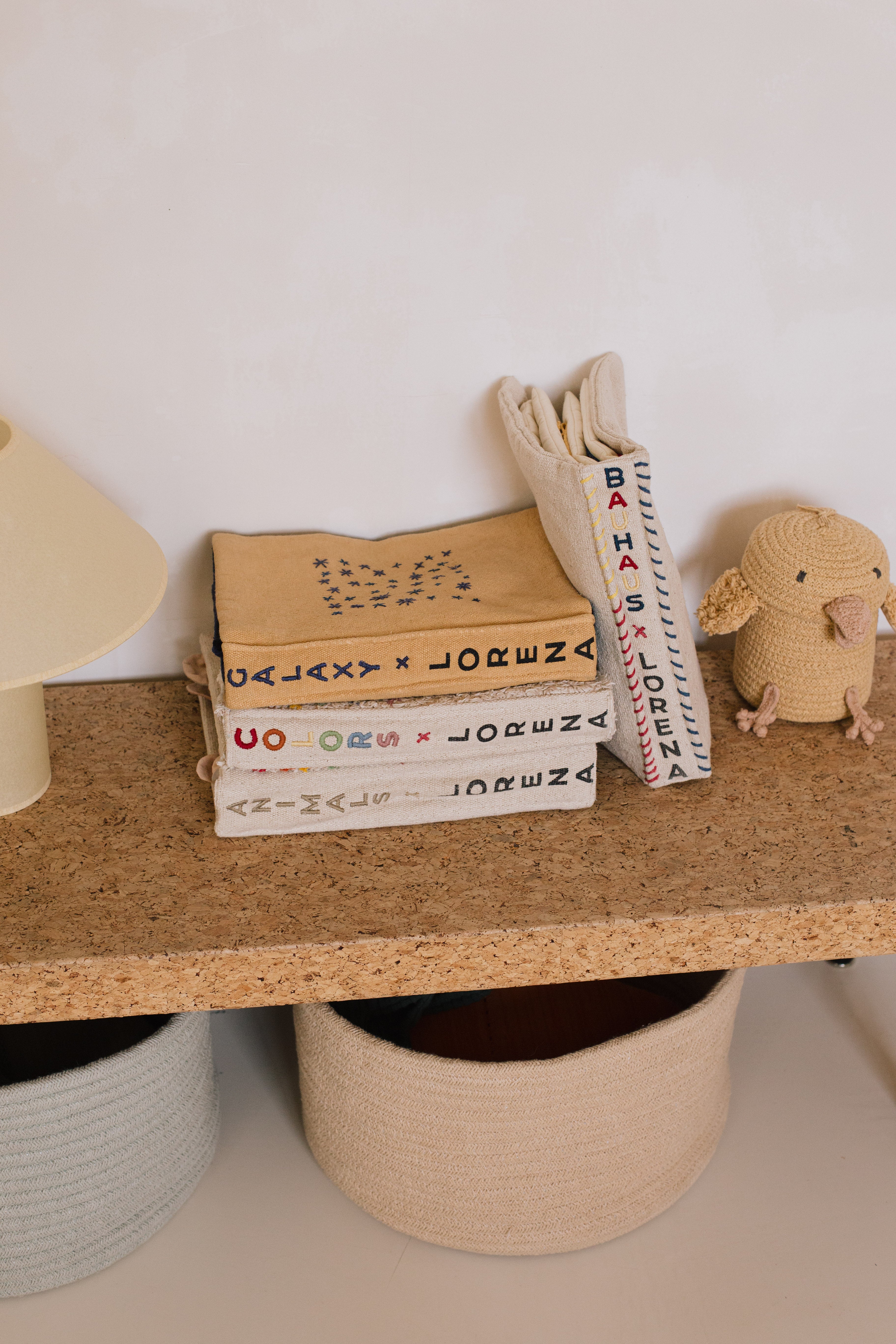 Sensory Book Colours - Sensorisch boek met fruit en groenten - Lorena Canals - productfoto - afbeelding 4