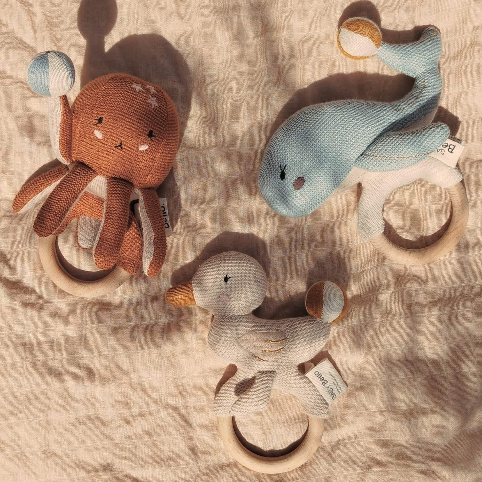 Baby Bello - Rammelaar Dacy de Eend - 100% organisch katoen