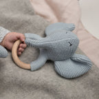 Baby Bello - Rammelaar en Bijtring Elvy de Olifant - 100% organisch katoen - lifestyle
