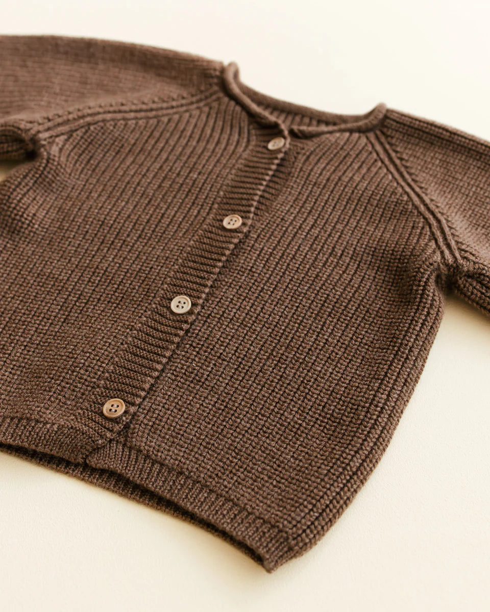 Gebreid vest Inga – Mocha – Seamless cardigan – Merinowol – HVID