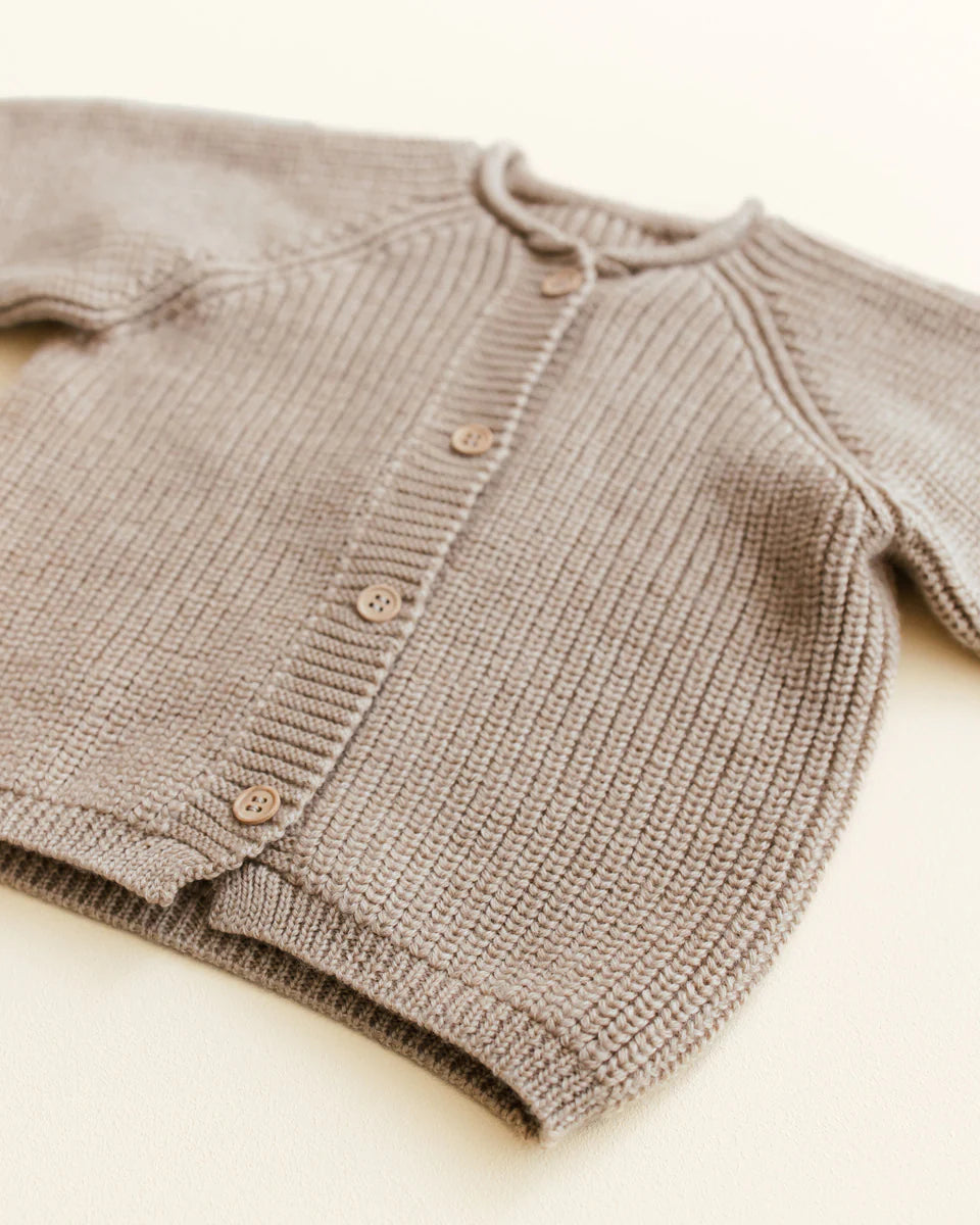 Gebreid vest Inga – Sand – Seamless cardigan – Merinowol – HVID