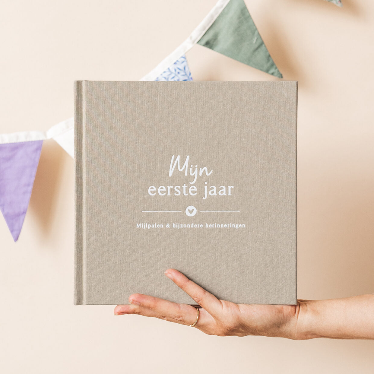 Baby invulboekje - Mijn eerste jaar – Linnen taupe - Fyllbooks
