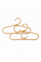 Aranya Hanger Nature – Bloomingville MINI: two clothes hangers against a white background.