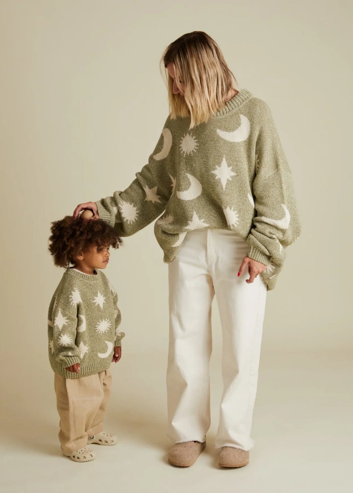 Moon & Stars Sweater Matcha – 100% Organic Cotton – Claude & Co