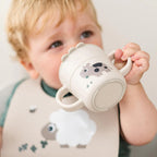 Oefenbeker - Twee handvaten - Foodie spout cup - Tiny farm - Sand - Done by Deer - productfoto - afbeelding 3