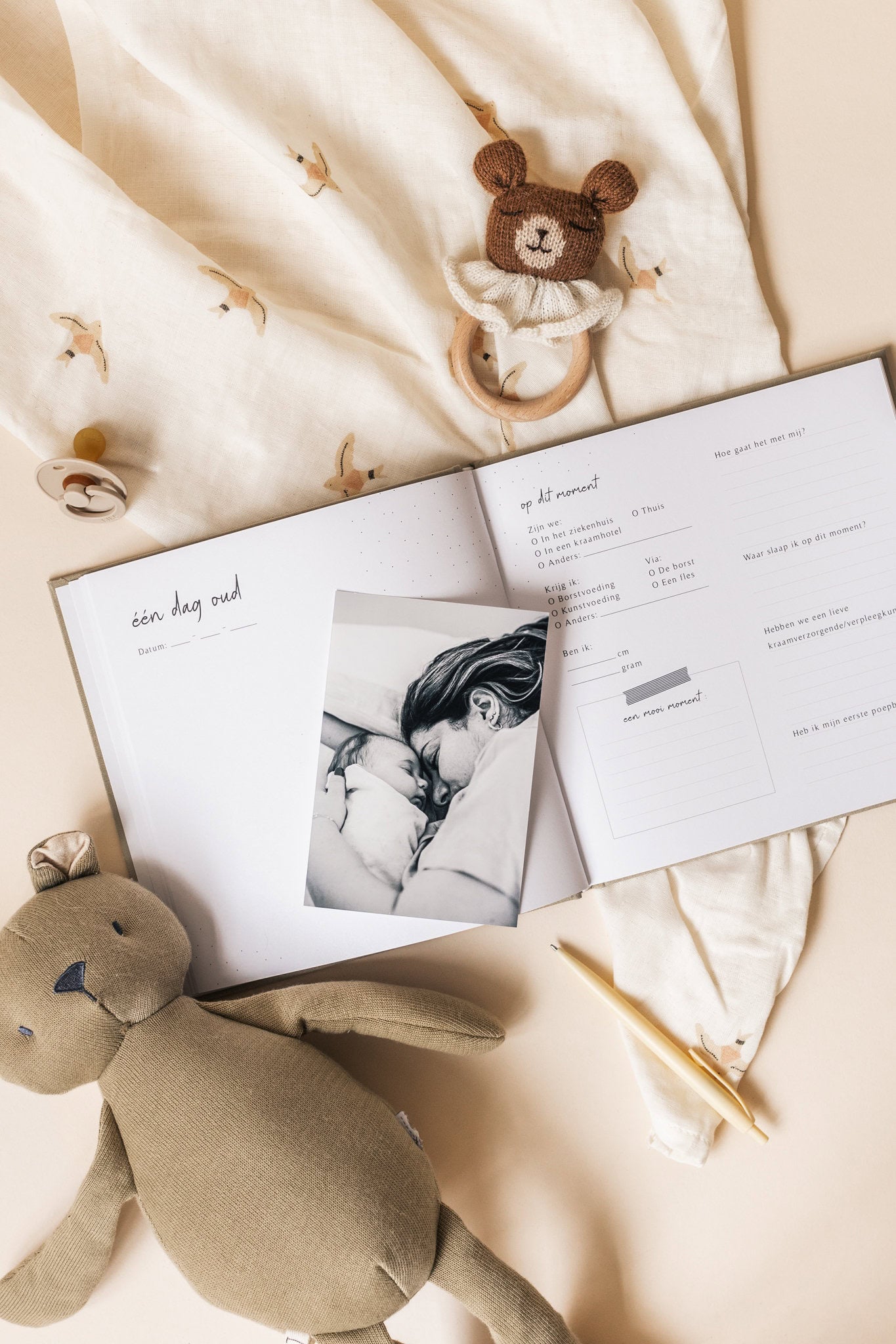Baby invulboekje - Mijn eerste jaar - Beige - Fyllbooks - productfoto - afbeelding 3