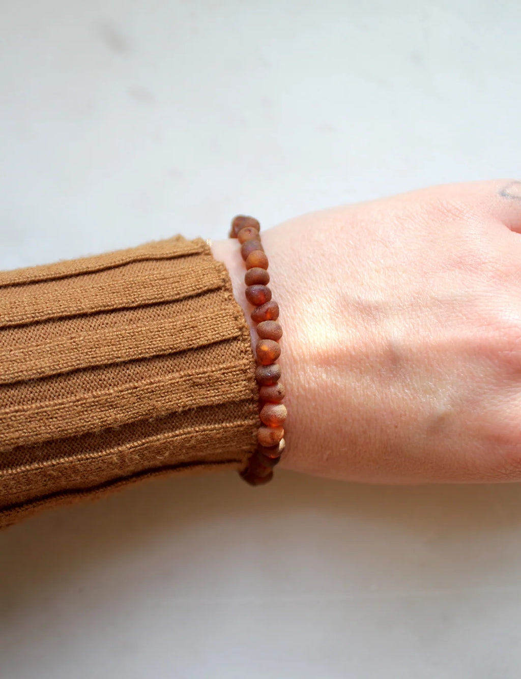 Raw Caramel Bracelet – Women's bracelet of raw caramel amber – Nirrimis