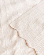 Deken Freddie - 70 x 100 cm - 100% extra fine Italiaanse merino wol - Hvid - close up cream