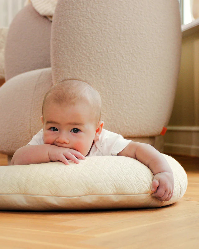 Voedingskussen Maan - Moon Nursing Pillow - Biologisch katoen - Moonboon - productfoto - afbeelding 2