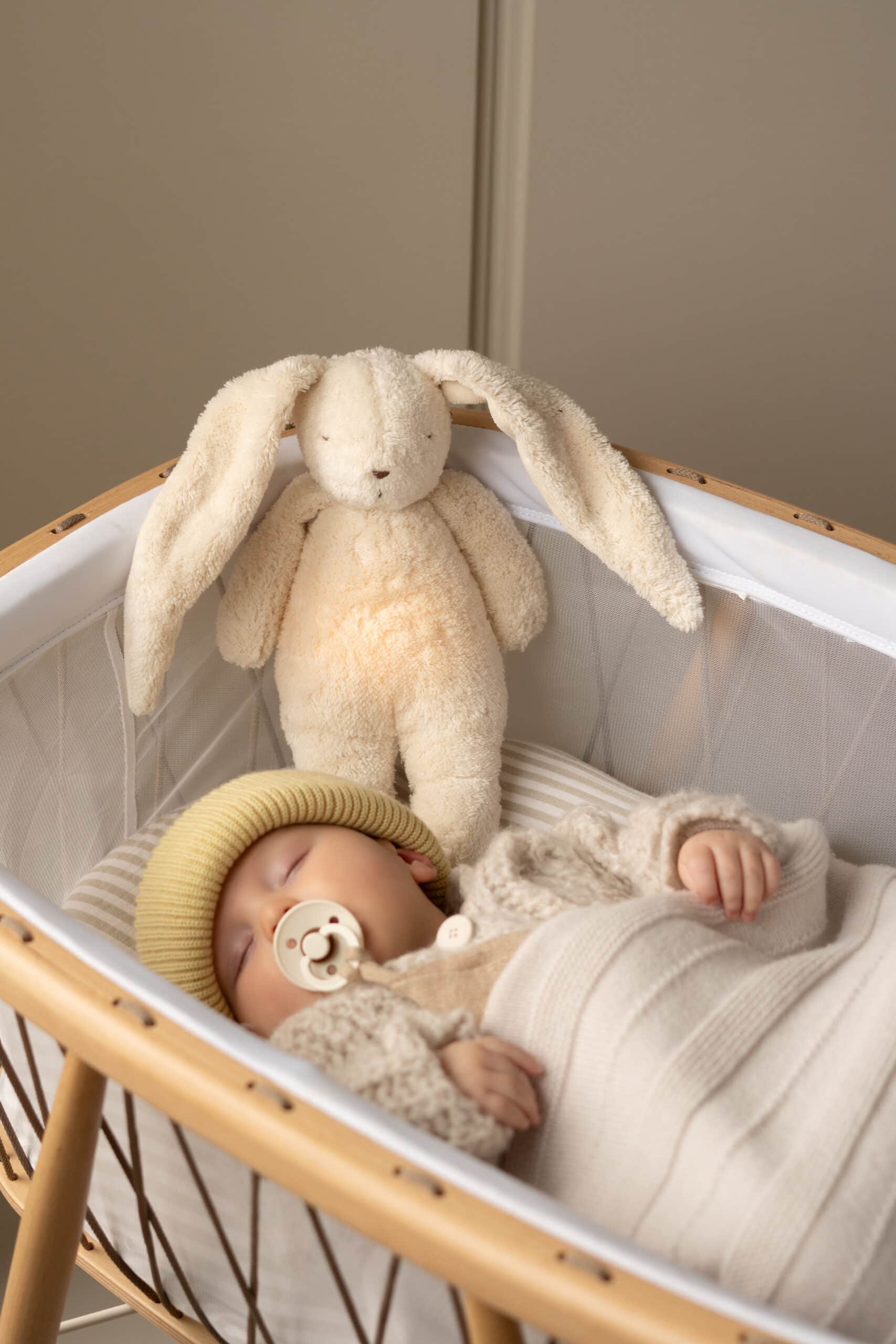 Knuffelkonijn met hartslag & white noise - The Humming Bunny 2.0 - Biologisch GOTS katoen - Moonie - productfoto
