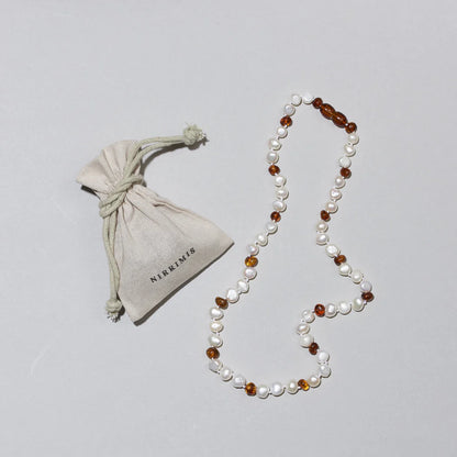 Barnsteen en parelketting - Pearly Caramel - 32 cm - Kids 0-3 jaar - Nirrimis