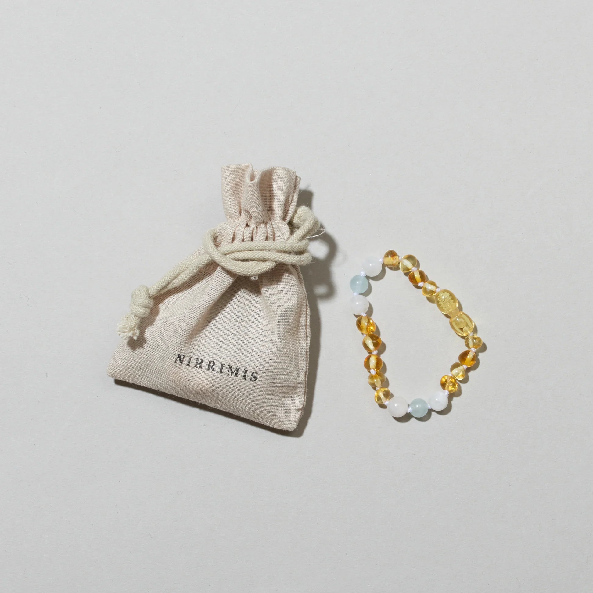 Barnsteen en edelstenen armband - Beachy - 14 cm - Nirrimis - productfoto