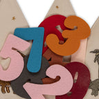Verjaardagskroon Dino - Nummer 1 t/m 9 - Katoen - Konges Sløjd - letters close up