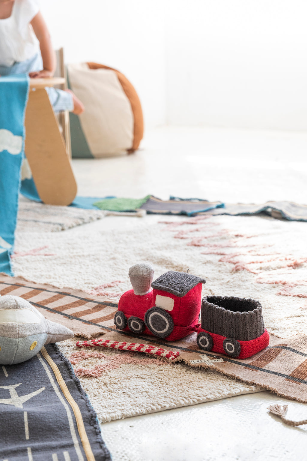 Ride & Roll Train - Speelbaan met trein - 4 meter - Lorena Canals - productfoto - afbeelding 7