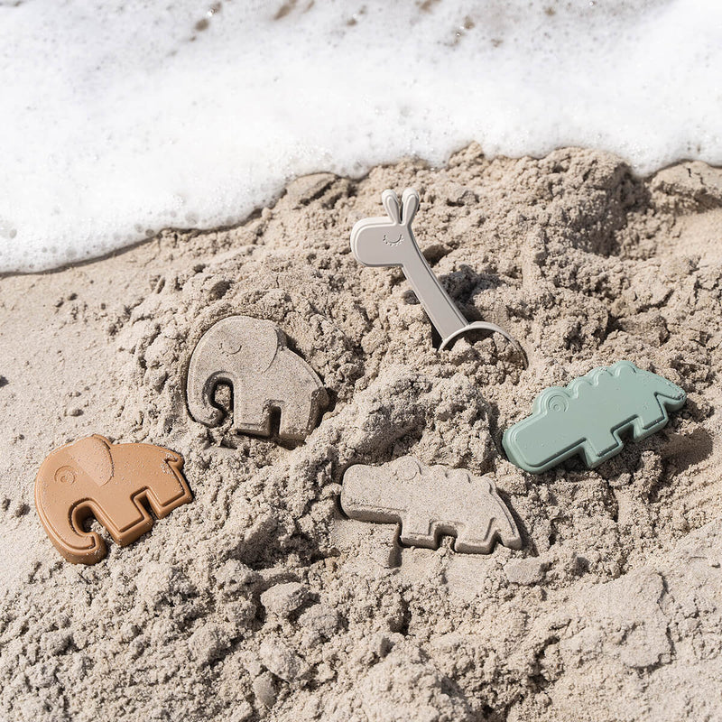 Zand figuurtjes + schep - Sand play set 3 pcs - Deer friends - Colour mix - Done by Deer - productfoto - afbeelding 4