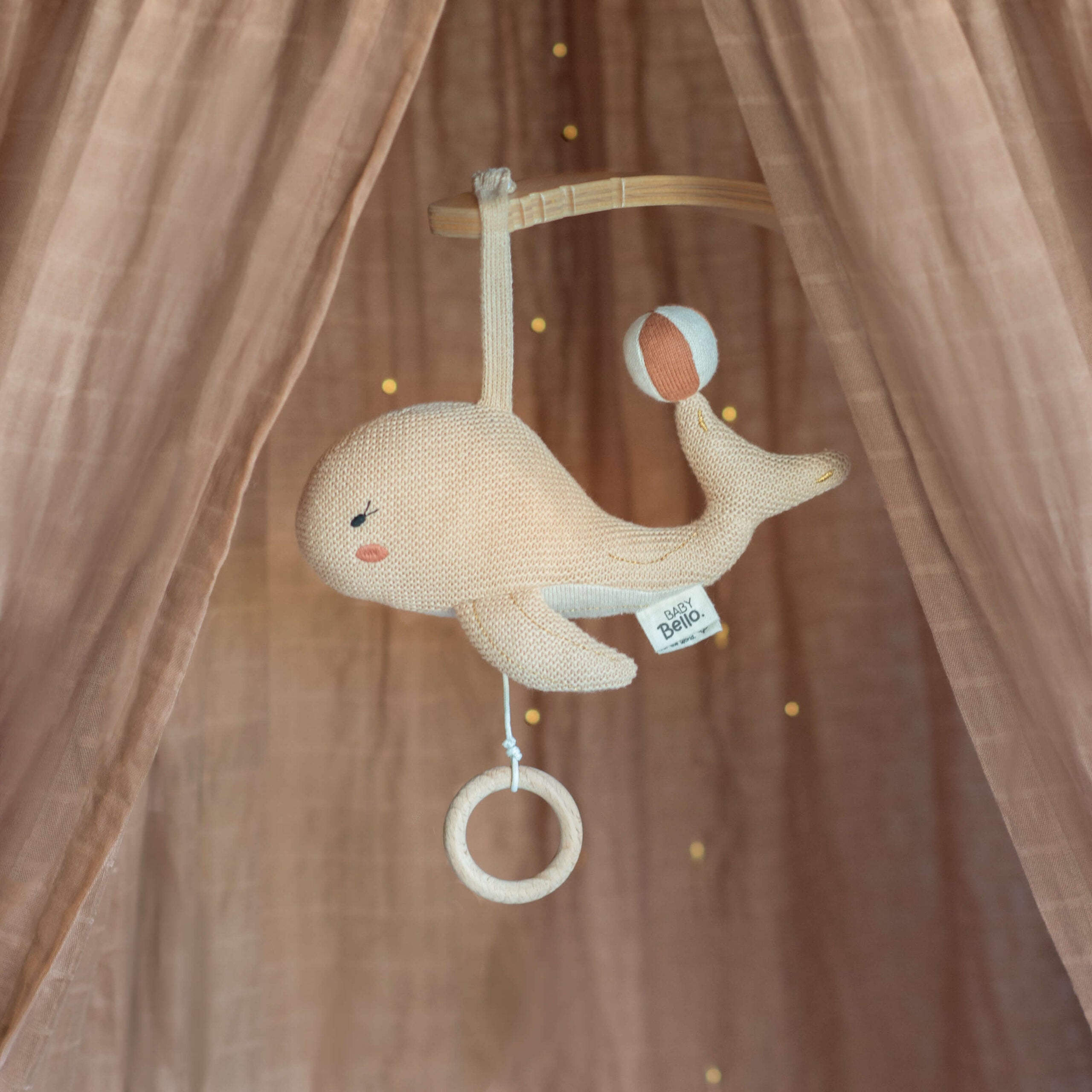 Muziekmobiel - Wally de Walvis - Sandshell/Beige - Baby Bello - productfoto