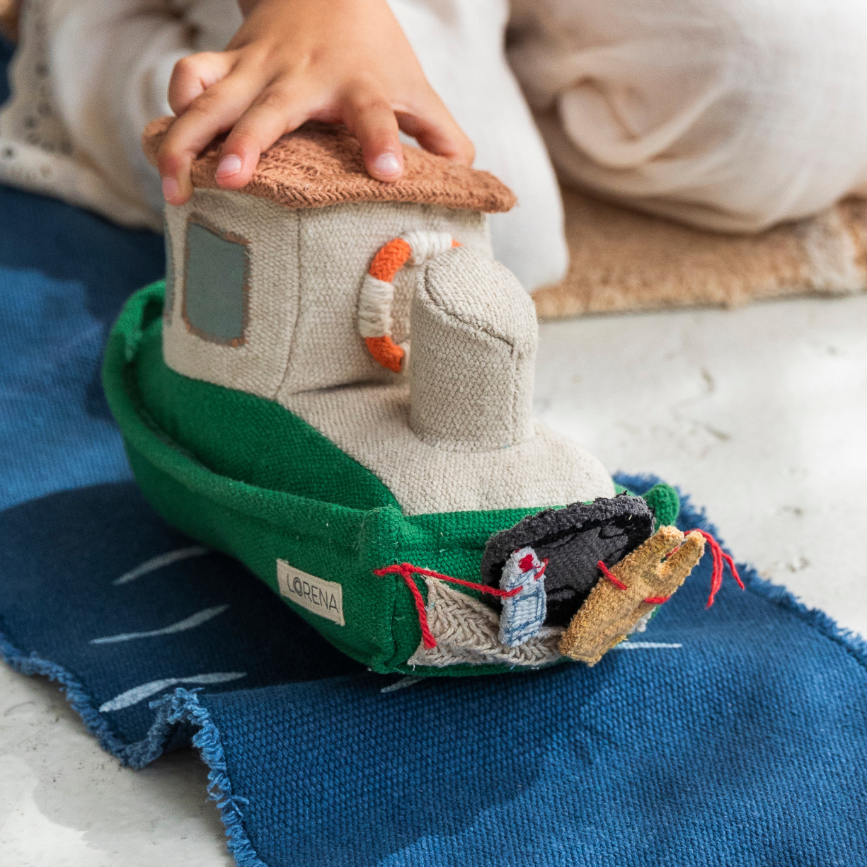 Ride & Roll Sea Clean Up Boat - Educatieve speelbaan met boot - 4 meter - Lorena Canals - productfoto - afbeelding 2