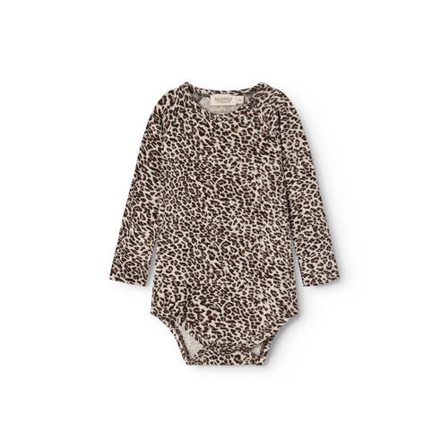 Babyromper Leo Body LS - Modal - Dark Brown Leo - MarMar Copenhagen - productfoto - afbeelding 2